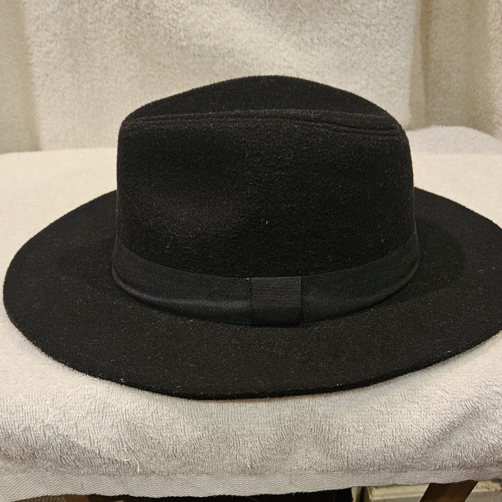 RUE 21 BLACK HAT